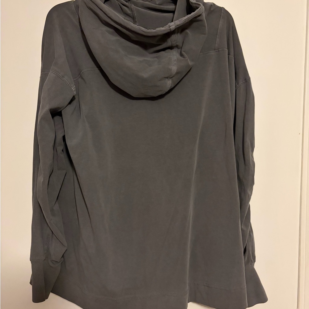 Hot Shot Hooded Layer hoodie size medium EUC retails $60 - Picture 9 of 10